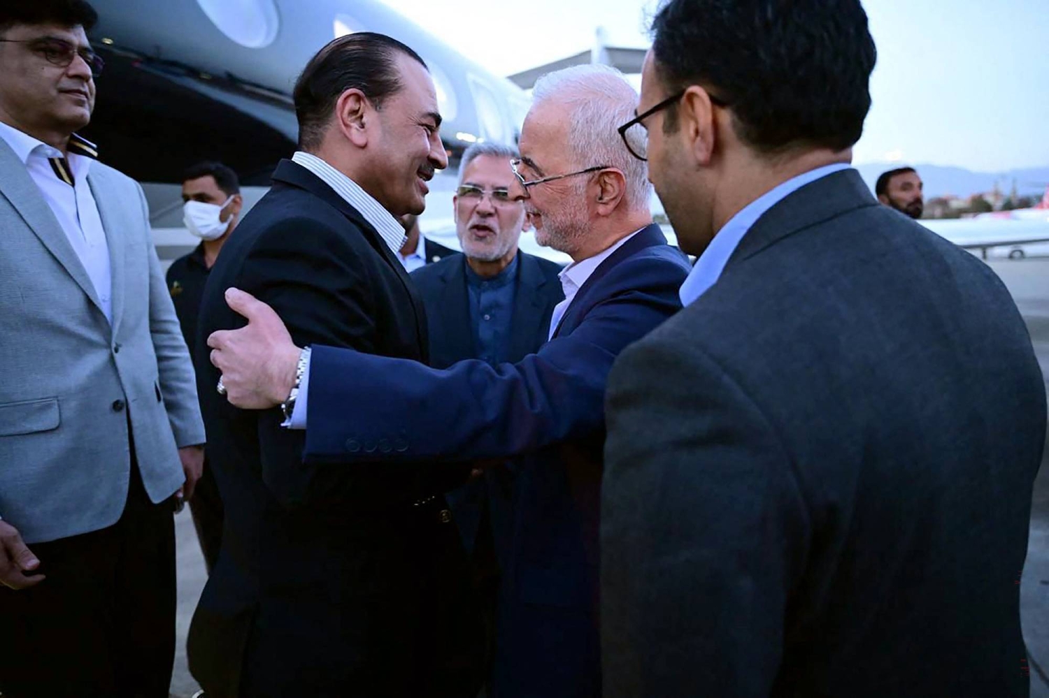 Pakistan Army chief in Tehran as Iran weighs U.S. peace offer