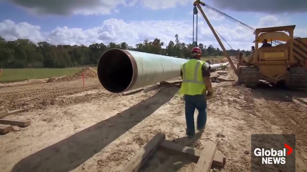Click to play video: 'Mark Carney, Danielle Smith expected to announce carbon pricing and pipeline deal'