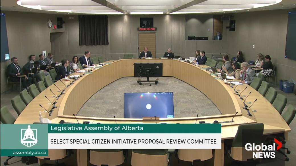 Click to play video: 'Alberta referendum committee sends Forever Canada referendum question to cabinet'