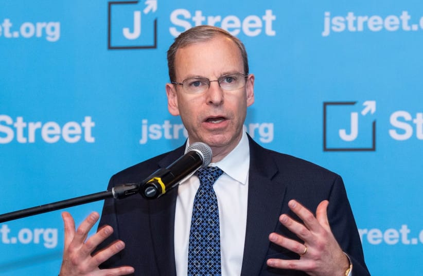Jeremy Ben-Ami, president of J Street, speaks at the group's national conference in 2018.