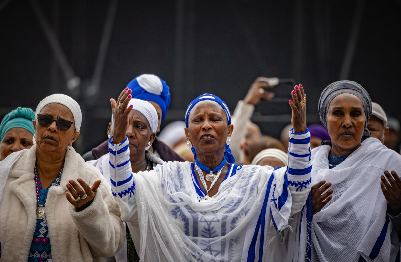 ETHIOPIAN JEWS take part in a prayer of the Sigd holiday in Jerusalem last November. The God of Israel sees the heart, not the color of one’s skin, the writer affirms.