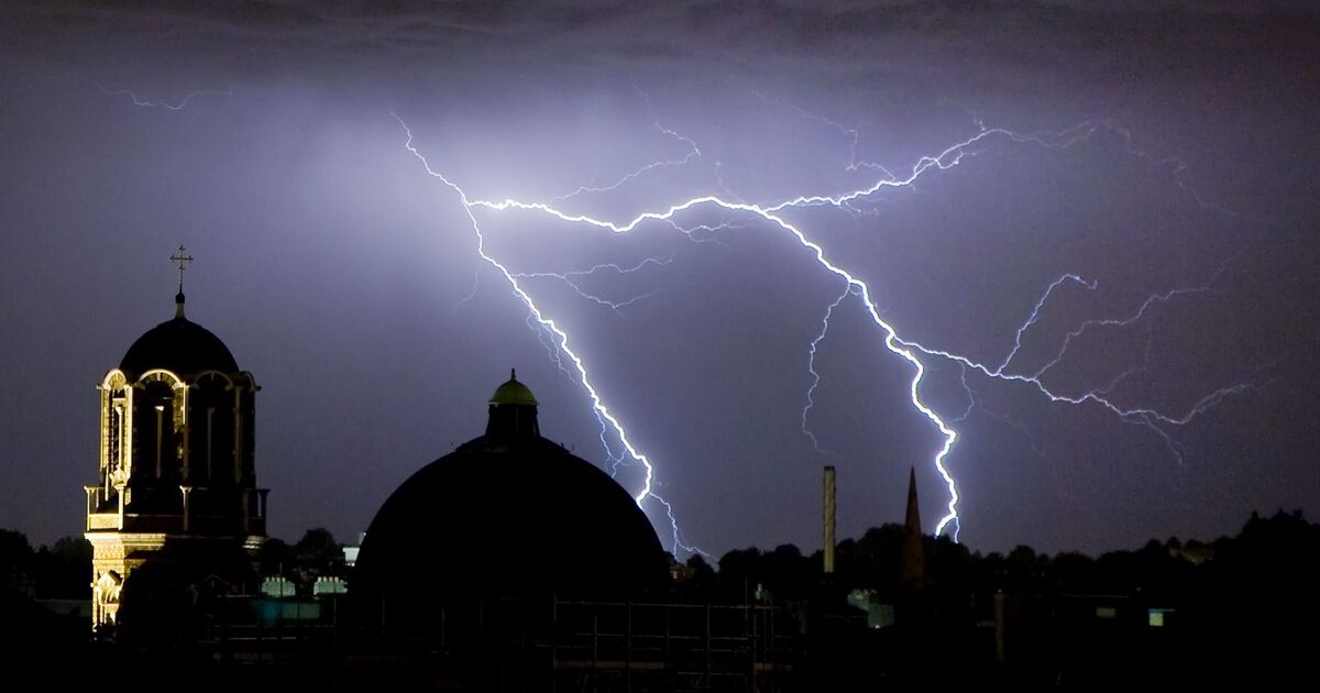 Met Office advice to 'unplug appliances' as 9 counties face thunderstorm risk | Weather | News