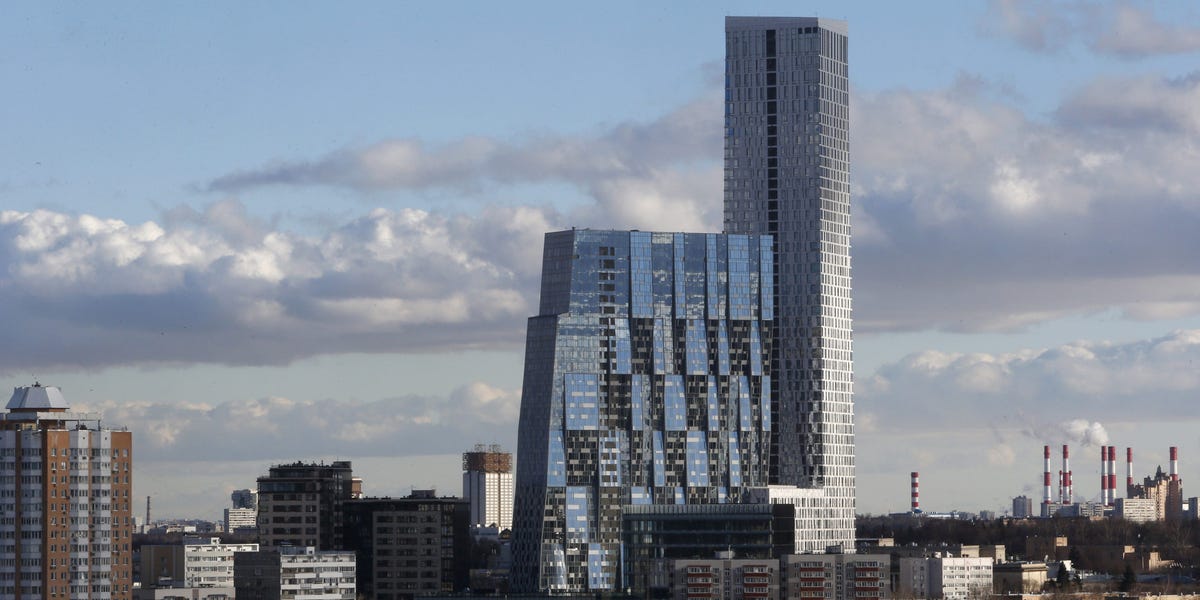 Ukrainian Drone Strikes Moscow Skyscraper, Threatens Victory Day