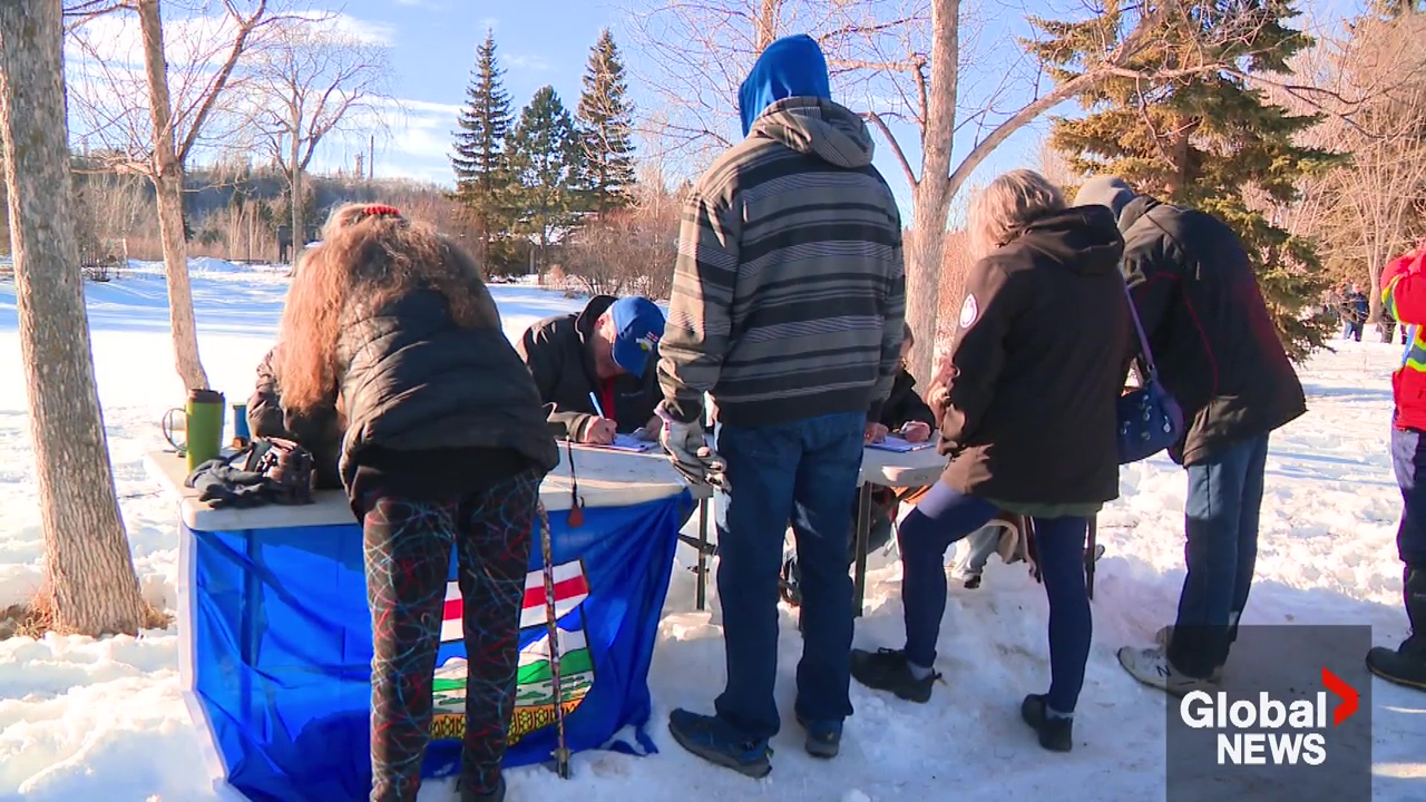 Click to play video: 'Referendum question sparks outrage from Alberta separatists while UCP says members remain united'