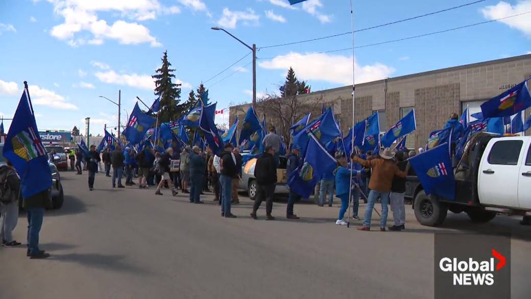 Click to play video: 'Separation question has Alberta business considering leaving province'