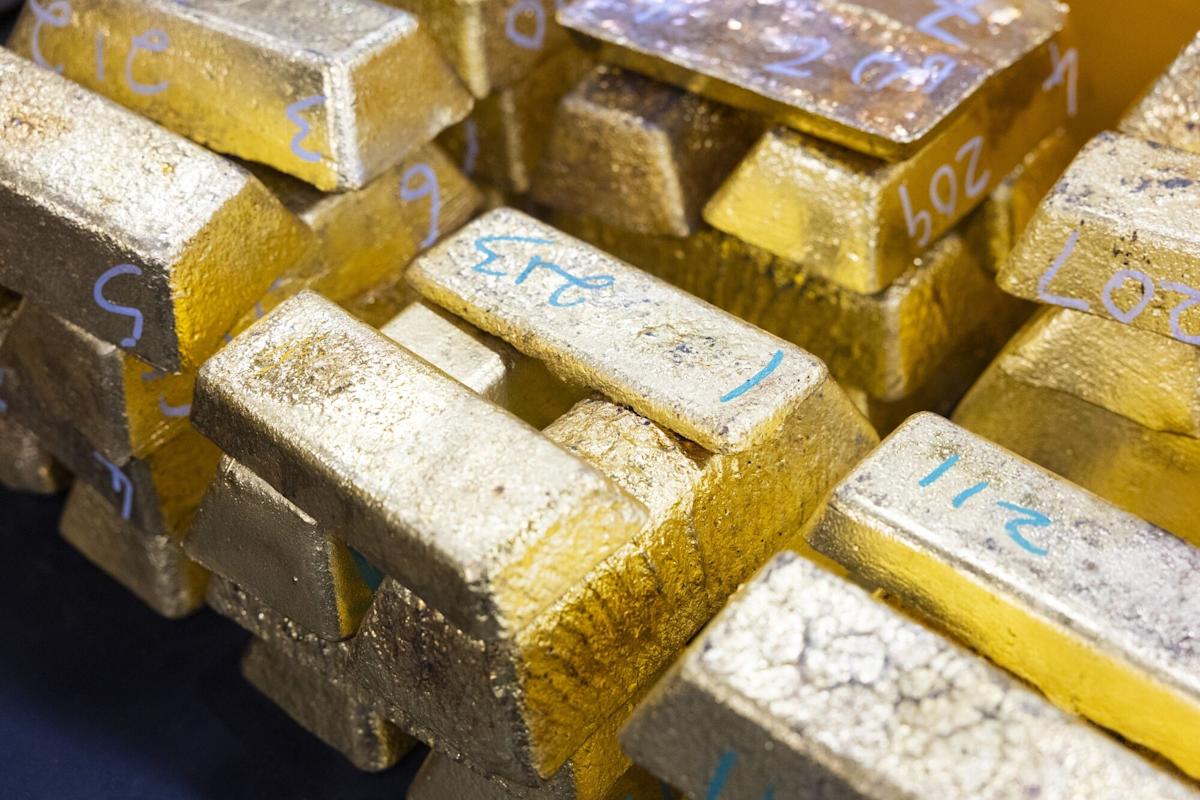 Gold Inches Up as Traders Weigh Iran Deal Prospects, Inflation