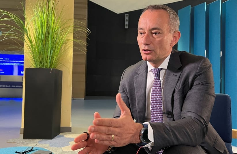 Nickolay Mladenov, the Board of Peace’s lead envoy for Gaza. The offer conveyed by Hamas presupposes that the Board of Peace and its Palestinian administrative committee are up and running, but this is not the case currently, the writer says.