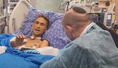 NAFTALI BENNETT visits Sgt. Yona Brief, wounded in Kfar Aza on Oct. 7. After 417 days of hospitalization, Brief succumbed to his injuries.