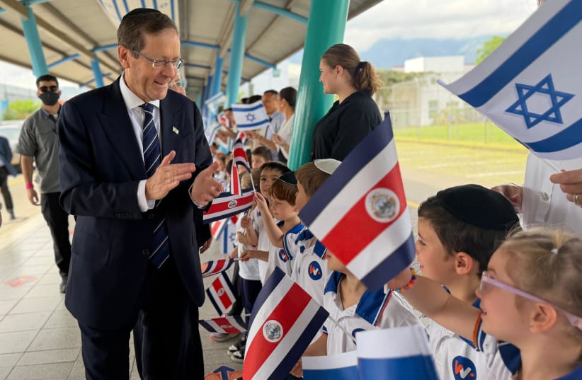Herzog greets Jewish schoolchildren and staff at the Dr. Jaim Weizman school in San José, Costa Rica, May 7.