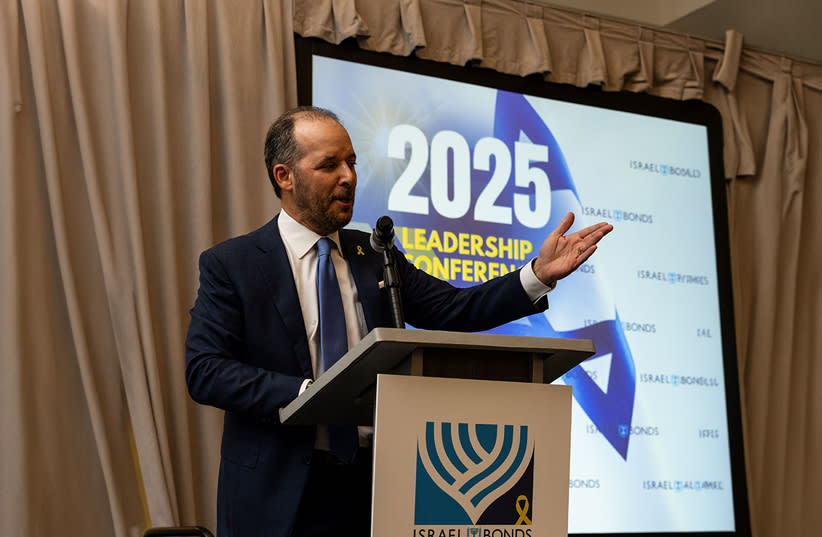 Larry Olschwanger speaks at the 2025 Israel Bonds Leadership Conference in Dallas.