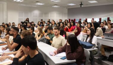 HEBREW UNIVERSITY Business School students.