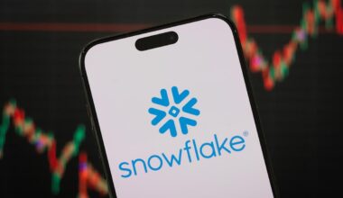Snowflake stock soars on growing enterprise AI demand, AWS partnership