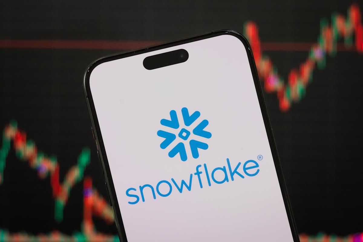 Snowflake stock soars on growing enterprise AI demand, AWS partnership