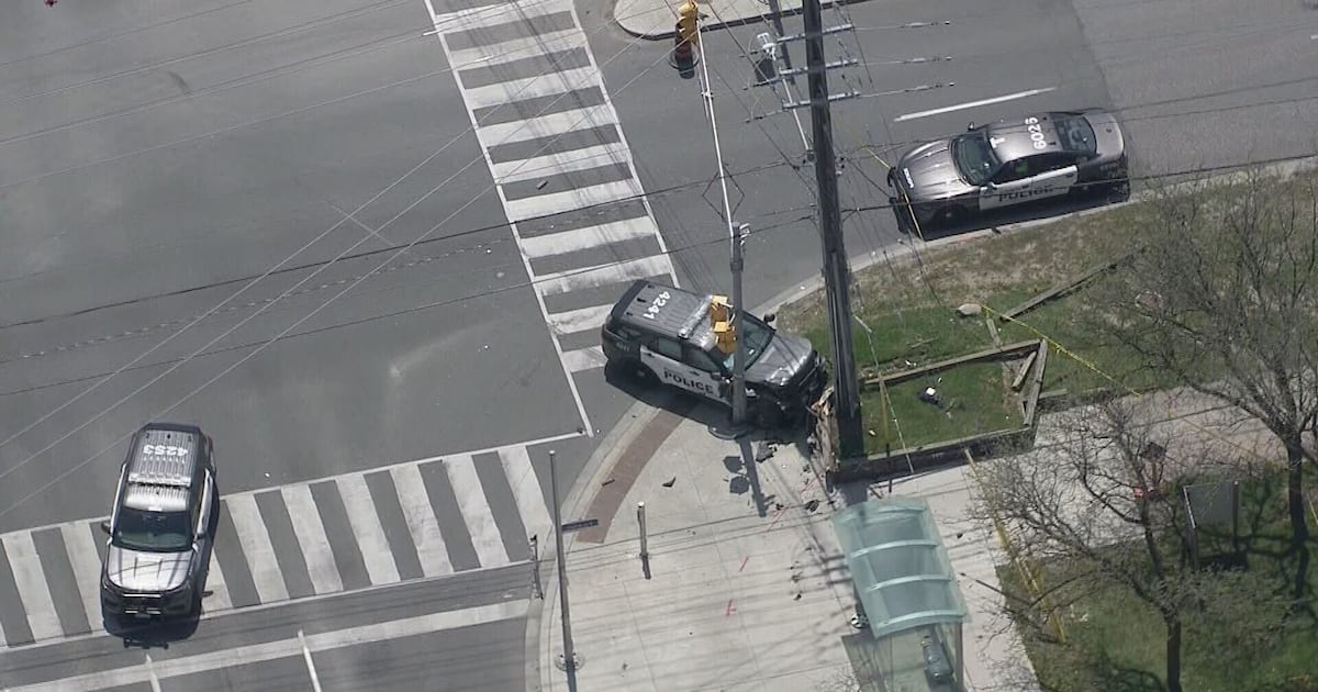 Scarborough collision sends 2 Toronto officers to hospital