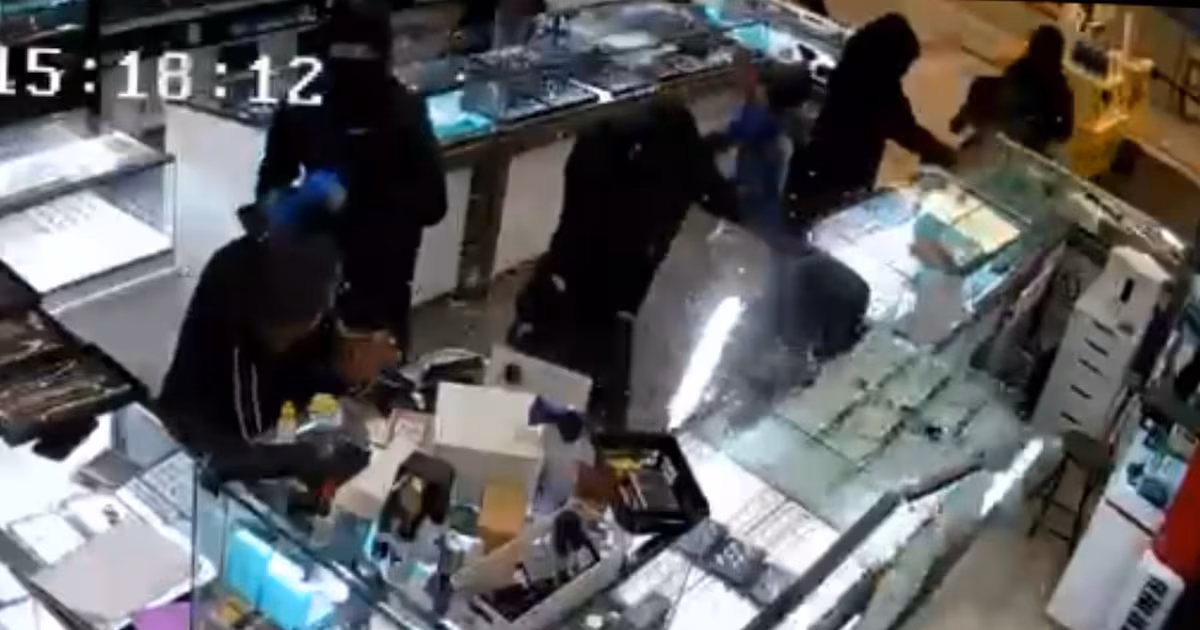 Smash-and-grab robbery at Edmonton jewelry store injures 1, 4 at large - CTV News