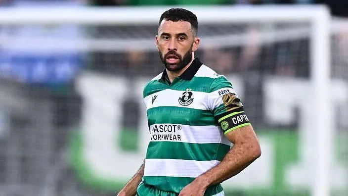 Roberto Lopes playing for Shamrock Rovers