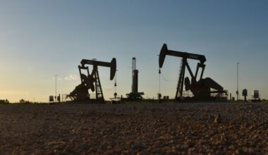 Oil extends drop as Iran TV says it has seen draft deal with US to reopen Hormuz