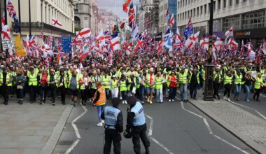 London police: 20 right-wing, 12 anti-Israel protesters arrested in dueling rallies