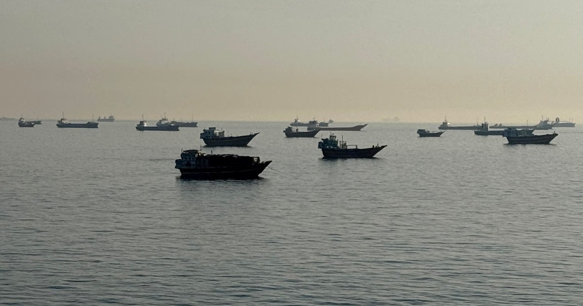 US military launches strikes on southern Iran amid talks in Qatar | US-Israel war on Iran News