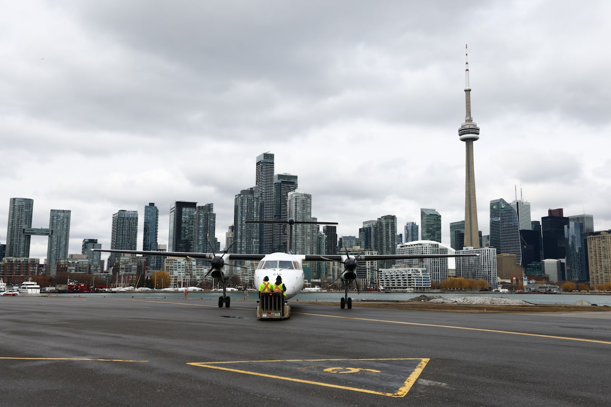 Poilievre endorses Billy Bishop airport expansion as critics pressure Liberals