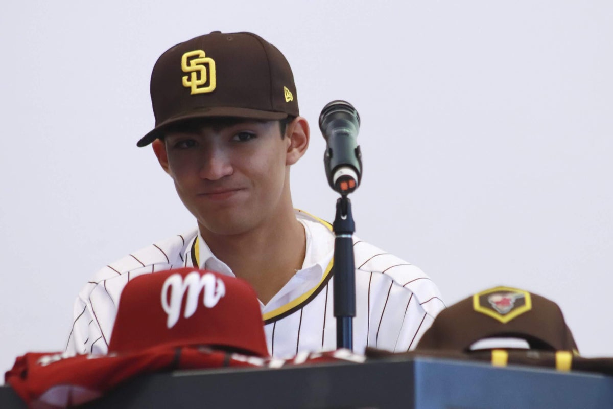 Top Padres prospect self-deported to Mexico after plea related to human smuggling