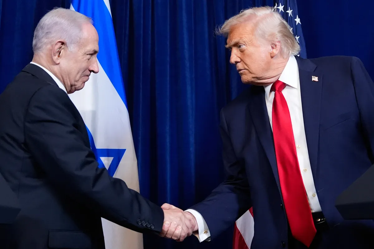 President Donald Trump (R) shakes hands with Israeli Prime Minister Benjamin Netanyahu at Mar-a-Lago on December 29, 2025.