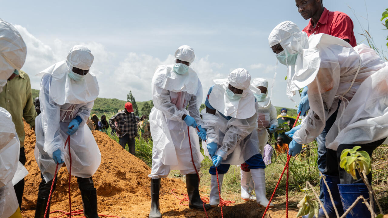 Suspected Ebola cases in eastern DR Congo top 900 as health workers struggle with aid cuts