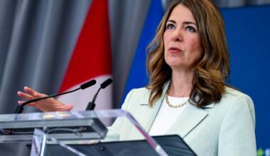 Danielle Smith to address Alberta as separatists issue referendum threat