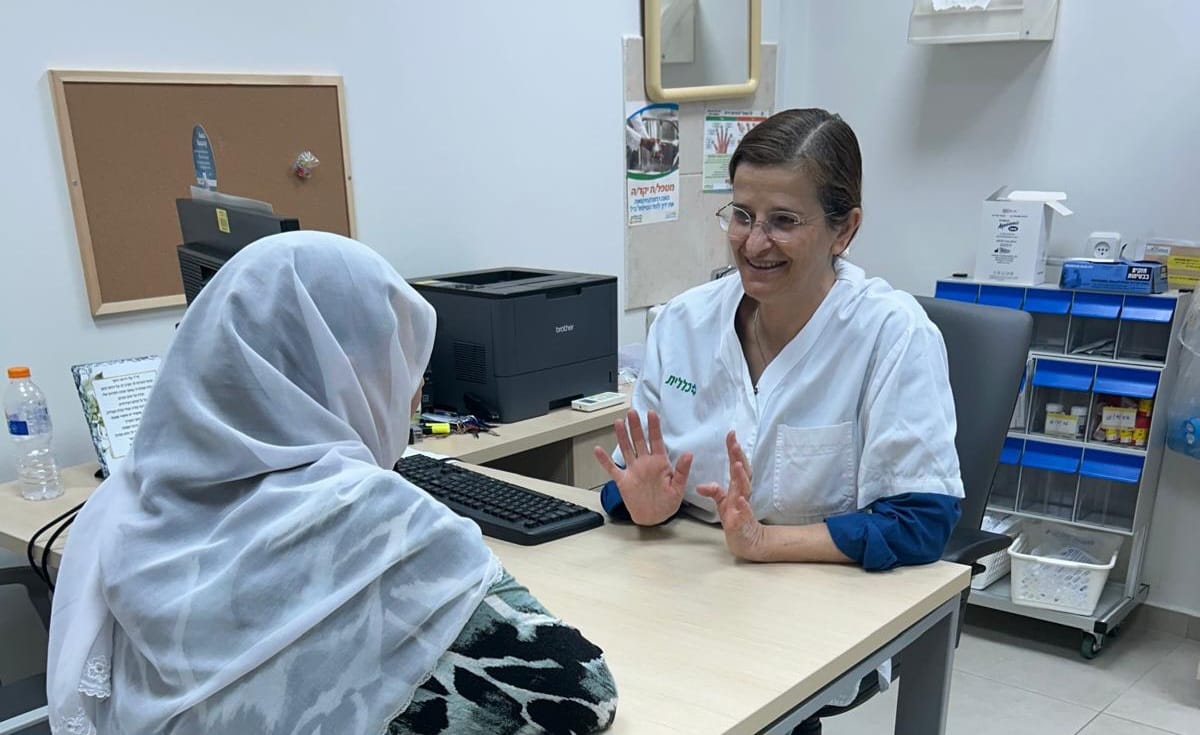 First female Druze doctor in Israel awarded prize for breaking barriers