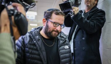 Attorney general to indict senior Netanyahu aide Jonathan Urich over Bild leak affair