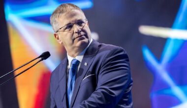 Education minister demands university chiefs sign pledge to keep politics off campus