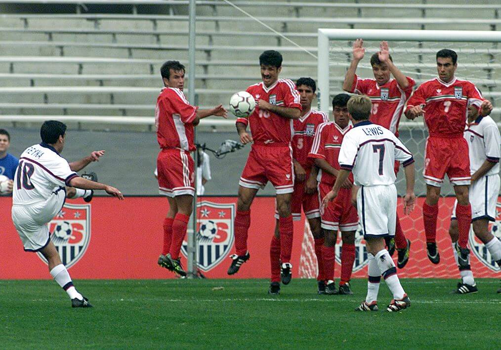 Claudio Reyna attempts a free kick for the U.S. vs Iran in a 2000 friendly