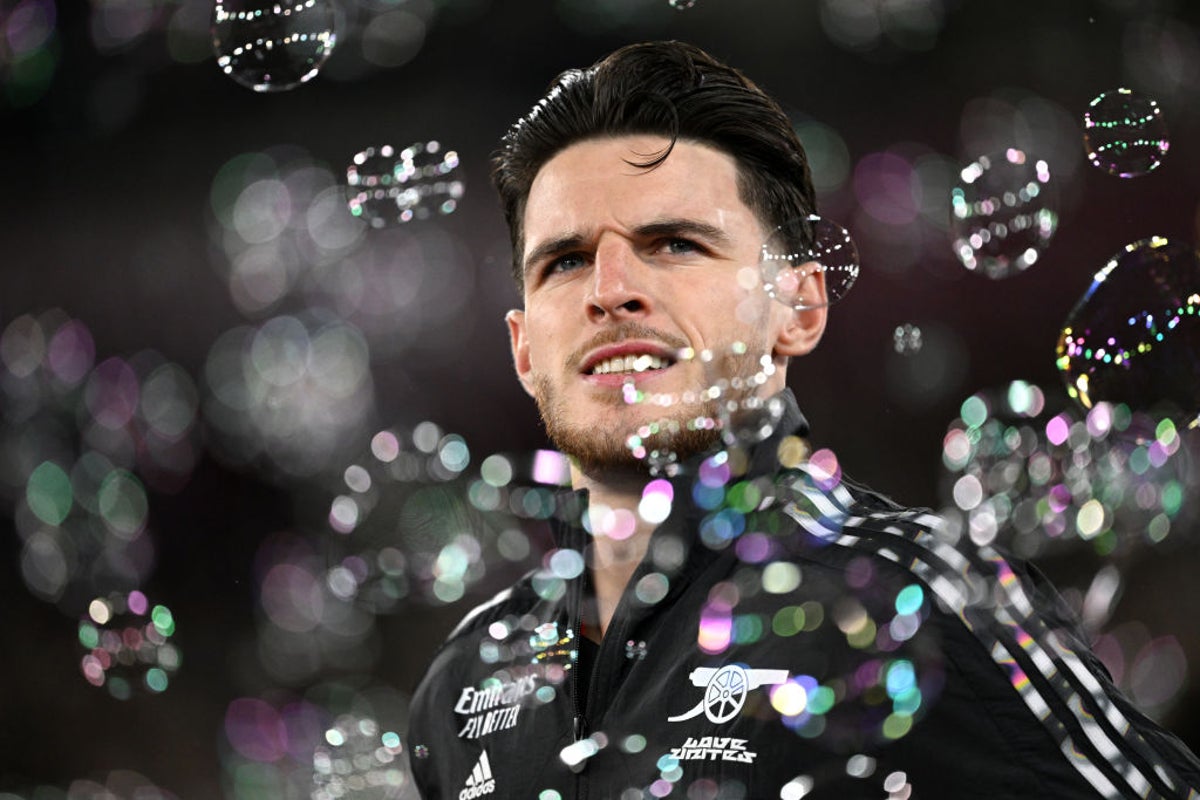 West Ham v Arsenal LIVE: Premier League team news, line-ups and prediction ahead of crucial clash in title race and relegation fight