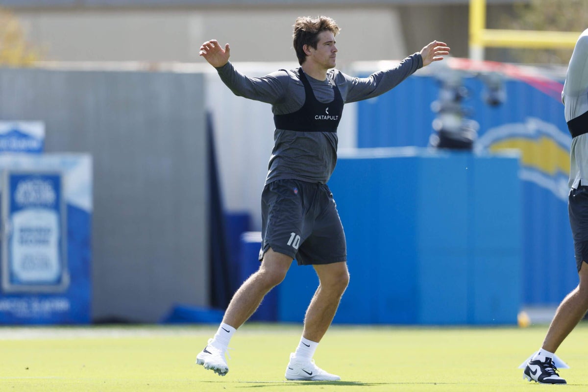 Chargers’ Mike McDaniel lays out vision for Justin Herbert: ‘Be elite at everything’