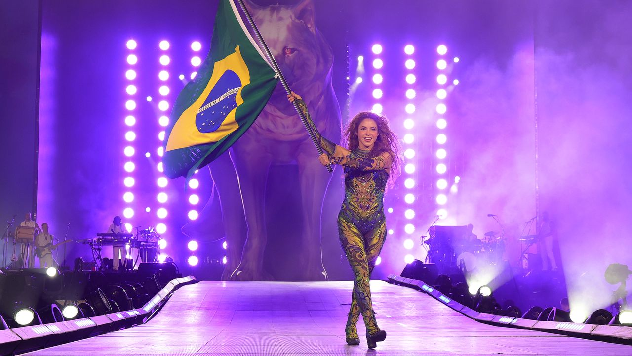 Shakira Brings Her Biggest Hits To Free Rio de Janeiro Show