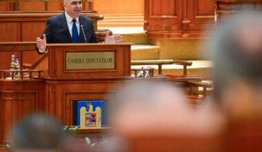 Romanian socialists and far right topple government – POLITICO