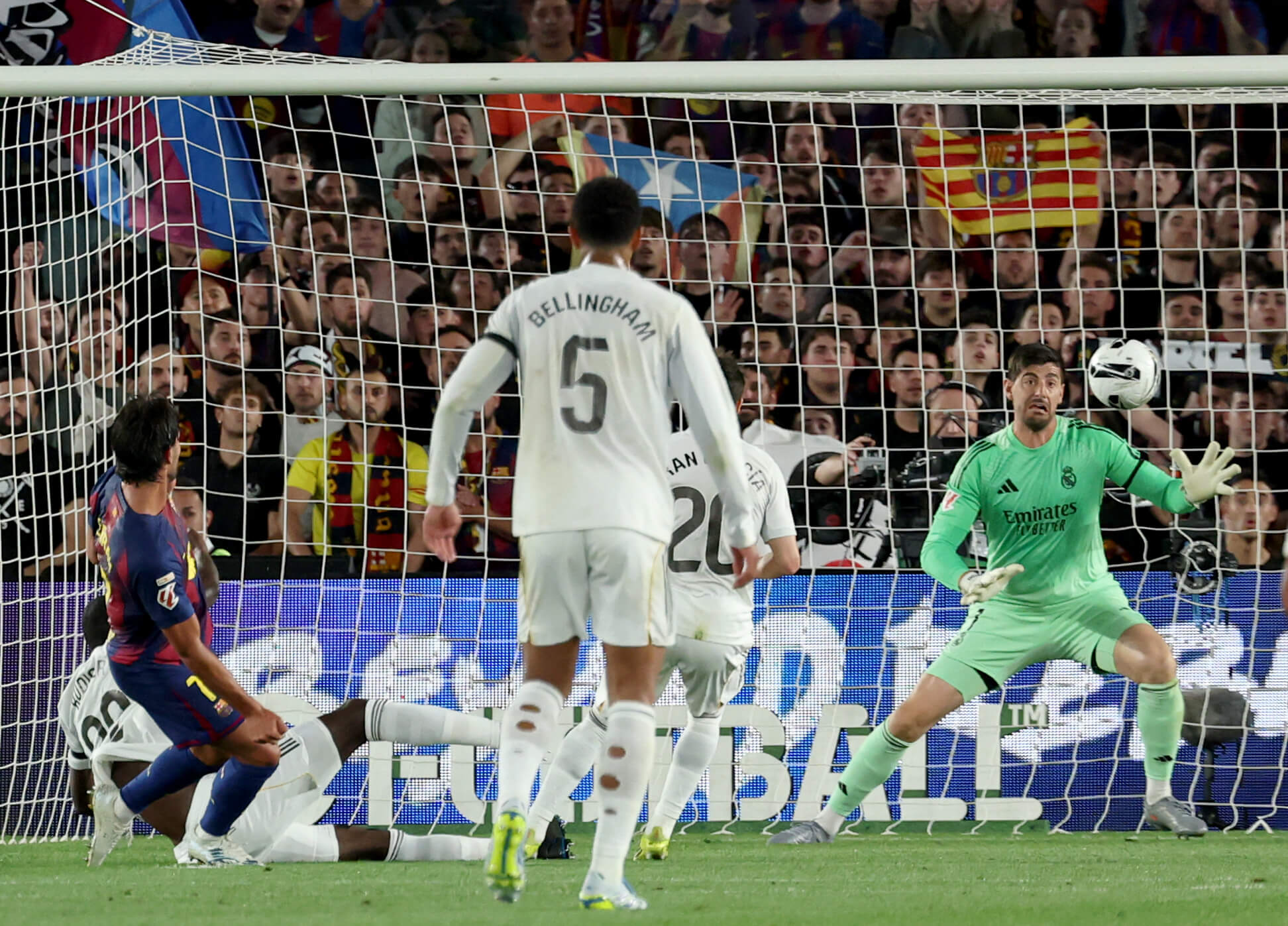 Torres' strike for Barca's second goal
