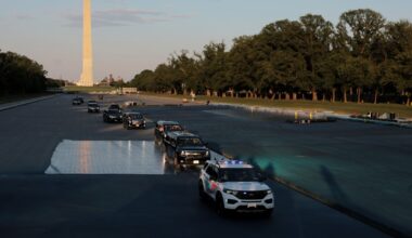 Trump drives across Reflecting Pool to inspect blue coating he ordered – NBC4 Washington