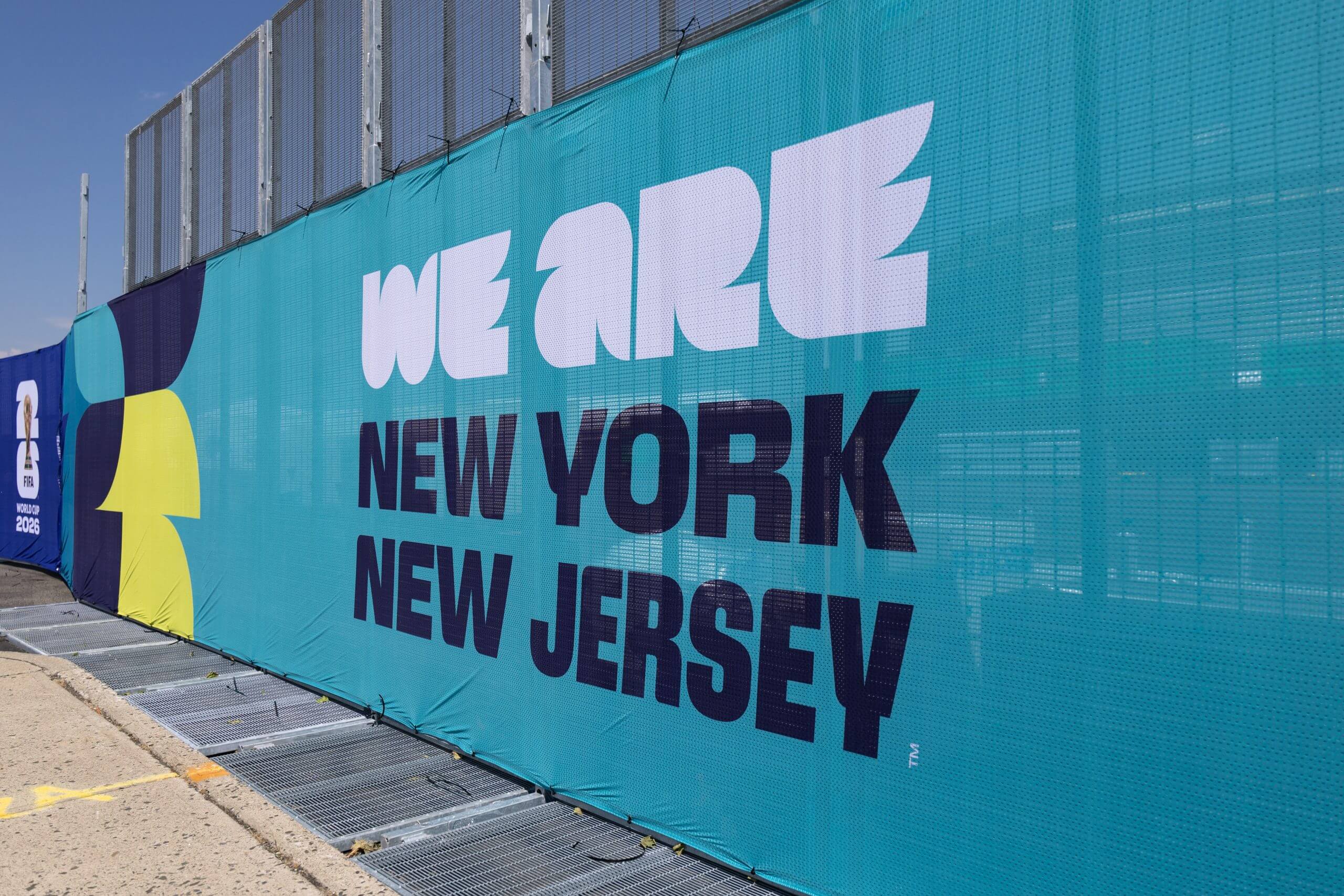 Signings outside the MetLife Stadium having New York in front of New Jersey