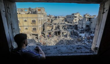Despite the ceasefire, Israel resumes bombing entire residential blocks in Gaza, displacing dozens of families