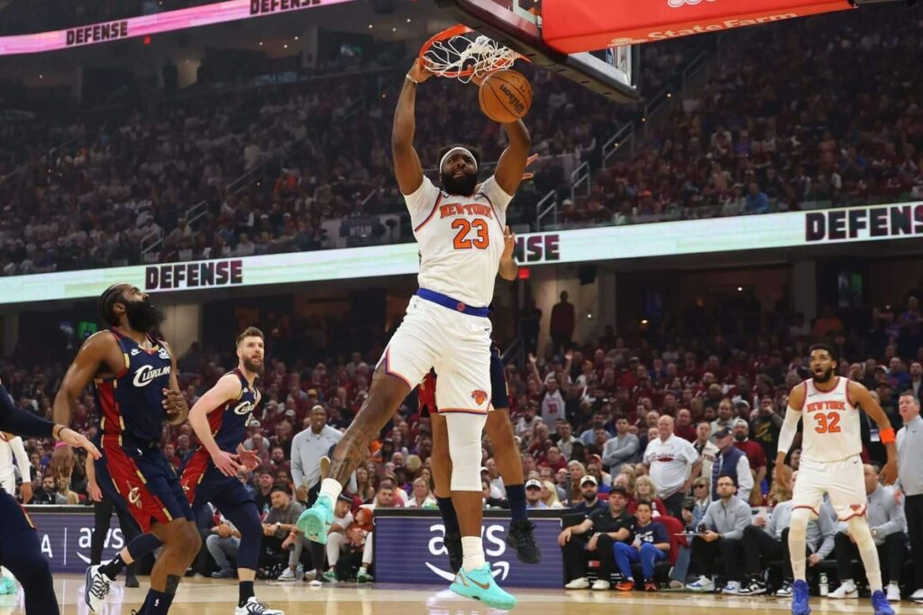 Mitchell Robinson dunks against the Cavaliers.