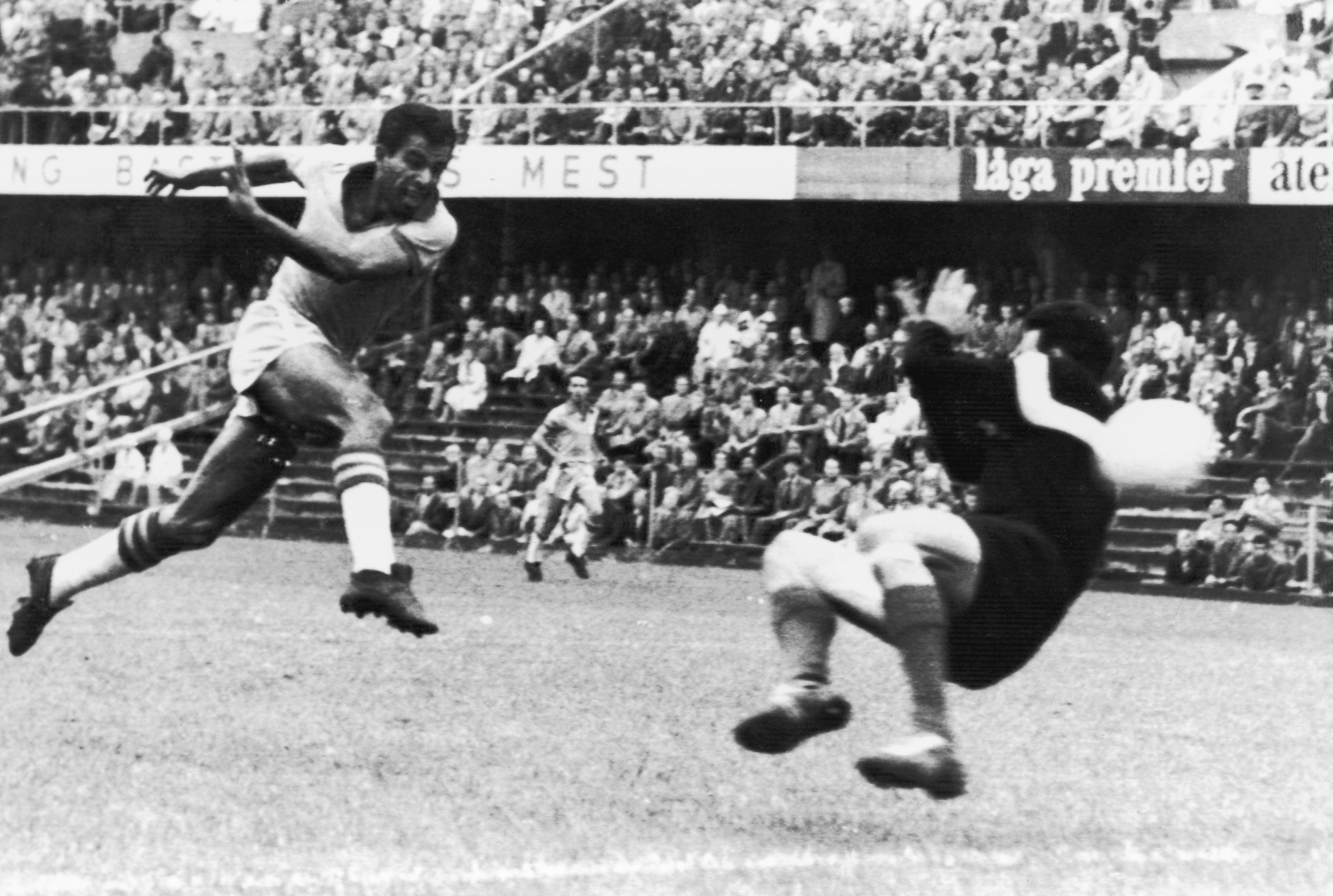 Vava (left) had an impeccable World Cup record for Brazil