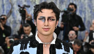 Met Gala guests arrive on carpet in dramatic works of art - CTV News