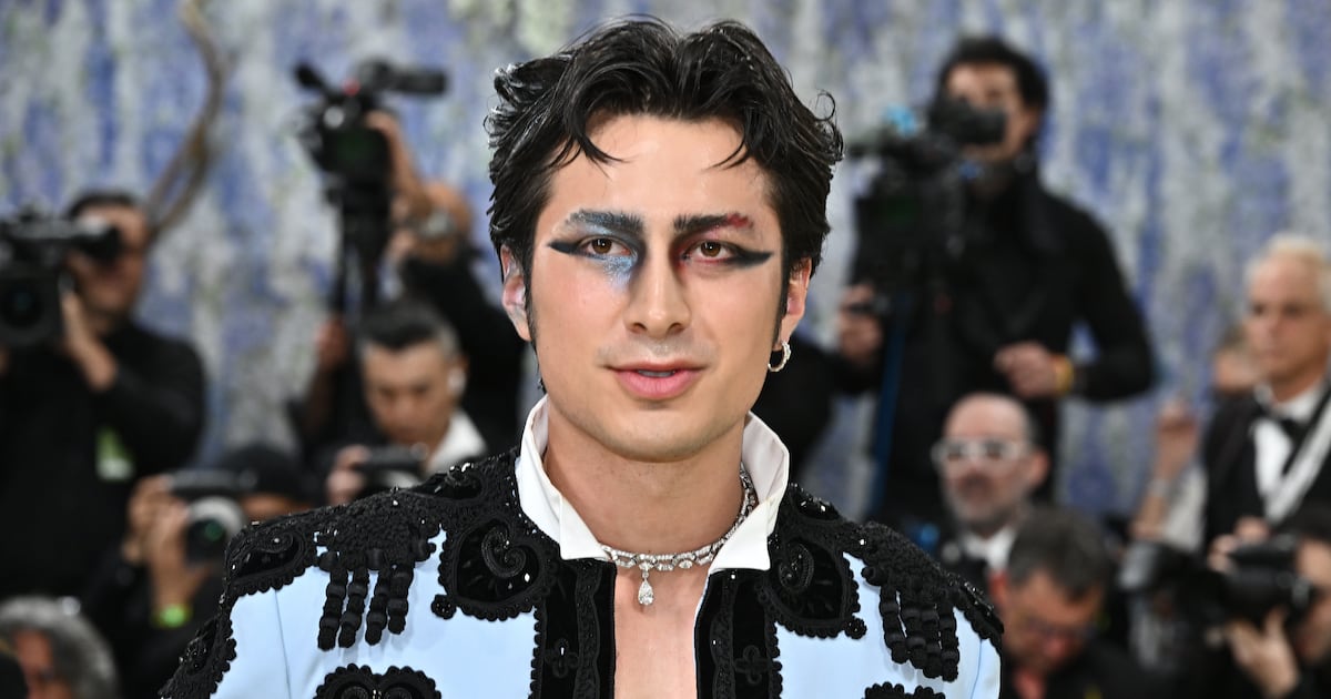 Met Gala guests arrive on carpet in dramatic works of art - CTV News