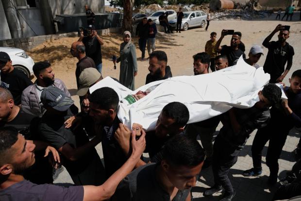 Mourners carry the body of Mohammad Odeh.