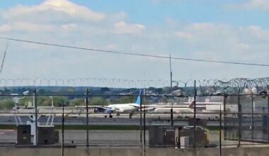 United flight landing in Newark strikes pole on New Jersey Turnpike, damages delivery truck - CTV News