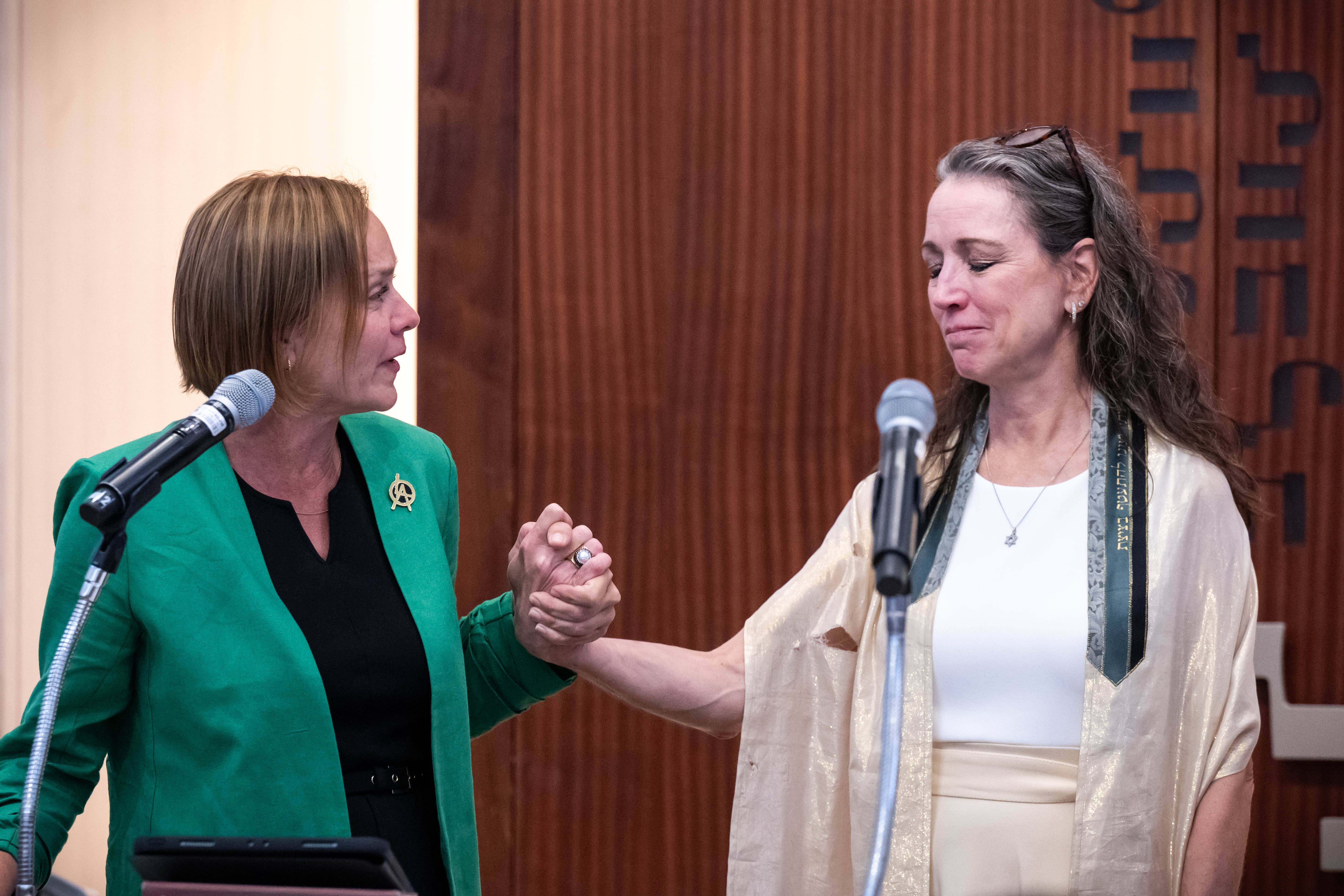 Councilwoman Traci Park speaks with Rabbi Amy Bernstein during Shabbat...