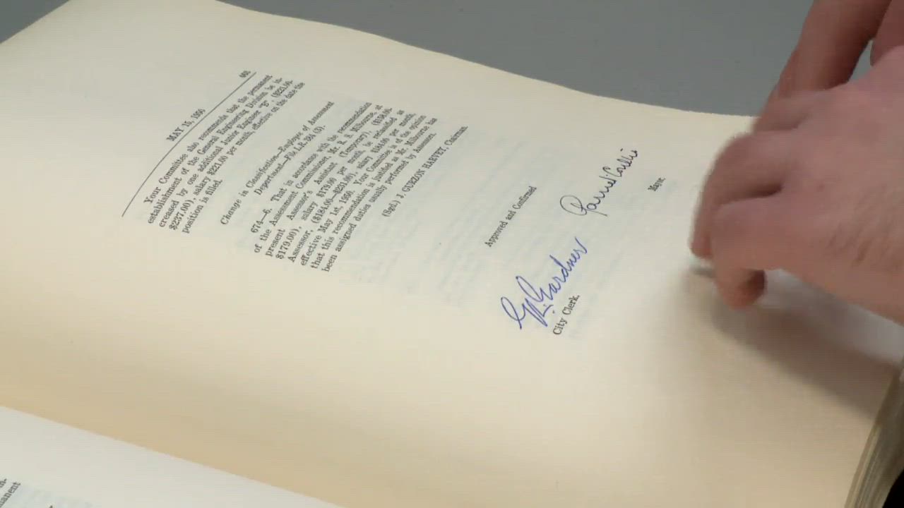Click to play video: 'Canadian citizenship inquiries increasing'