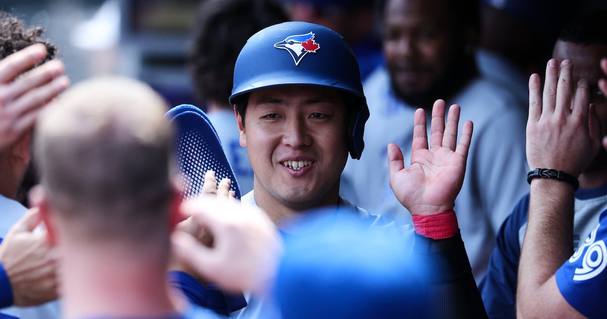 8-run 8th inning lifts Toronto past Minnesota