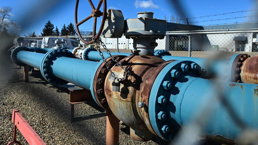 Click to play video: 'Political calculations of the new B.C.-Alberta pipeline deal'